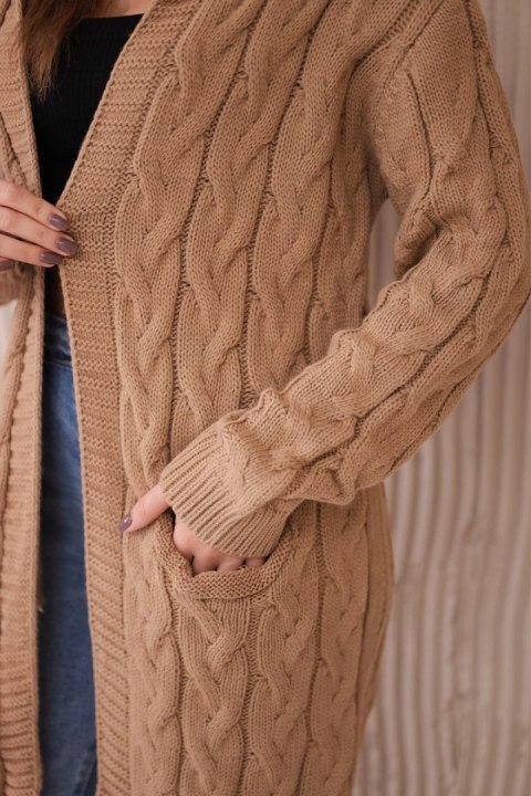 Sweter z kapturem i kieszeniami camelowy