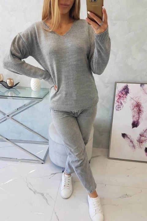 Sweter z dekoltem V szary