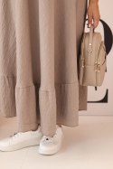 Sukienka damska plus size z krótkim rękawem i falbaną z lekkiej wiskozy cappuccino
