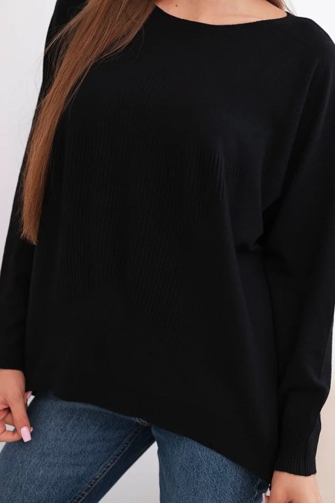 Sweter damski z dłuższym tyłem i tłoczoną gwiazdą czarny