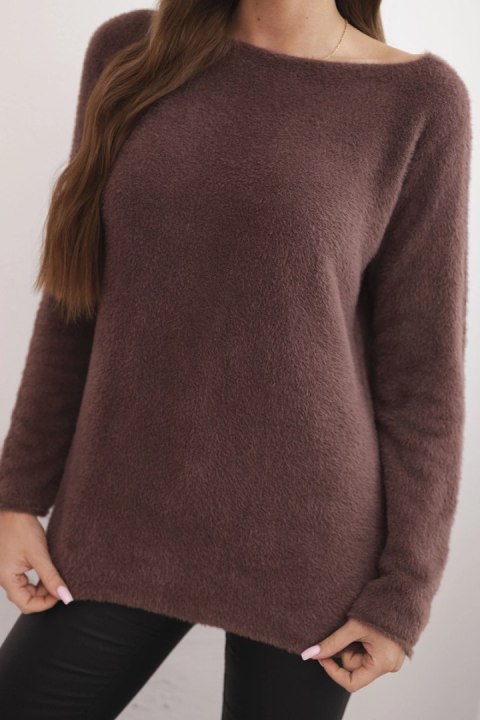 Sweter damski z miękkiej dzianiny z okrągłym dekoltem camelowy