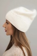 Czapka damska zimowa z wełną i delikatnym zdobieniem ecru