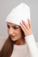 Czapka damska zimowa z wełną i ozdobnym splotem z perełkami K470 biała