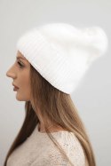 Czapka damska zimowa z wełną o klasycznym prążkowanym splocie K444 biała