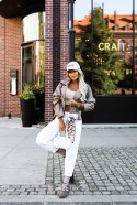 626-3 Stylowa ramoneska z miękkiej ekoskóry, z paskiem i asymetrycznym zamkiem - cappuccino