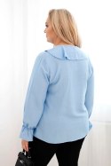 Bluzka damska wiskozowa Plus Size z falbaną i ozdobną broszką niebieska