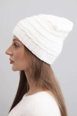 Czapka damska zimowa o klasycznym splocie prążkowanym K439 biała