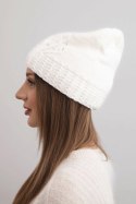 Czapka damska zimowa z wełną zdobiona cekinami i splotem K473 biała