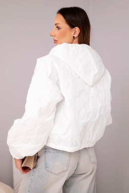 Kurtka damska pikowana z kapturem i ozdobnym tłoczeniem kwiatowym biała