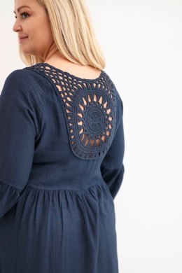 Sukienka damska Plus Size wiskozowa z ażurowym zdobieniem granatowa