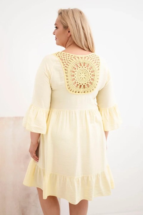 Sukienka damska Plus Size wiskozowa z ażurowym zdobieniem żółta