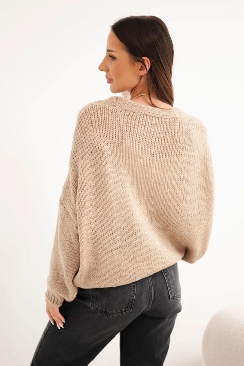 Sweter damski z dekoltem V i guzikami camelowy